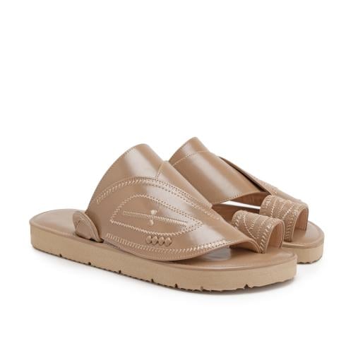 حذاء شرقي بيج تطريز عين