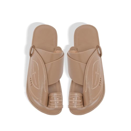 حذاء شرقي بيج تطريز عين