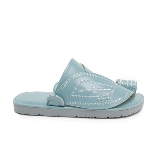 حذاء شرقي سماوي تطريز عين