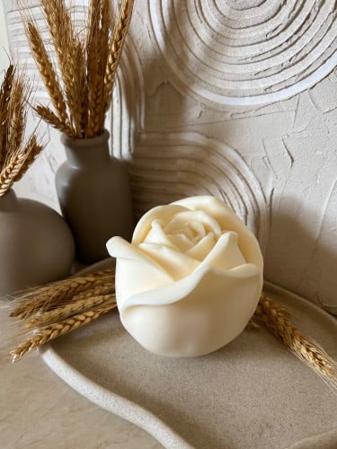 شمعة الوردة العملاقه