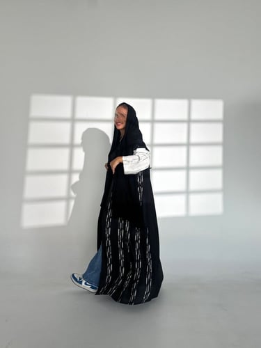 VR14 BLACK& OFF WHITE