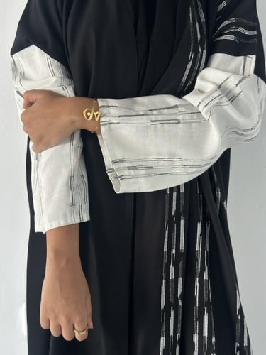 VR14 BLACK& OFF WHITE