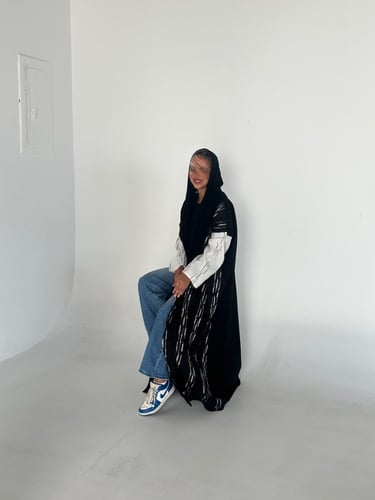 VR14 BLACK& OFF WHITE