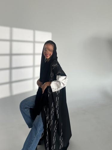 VR14 BLACK& OFF WHITE