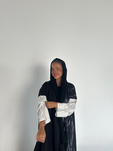 VR14 BLACK& OFF WHITE