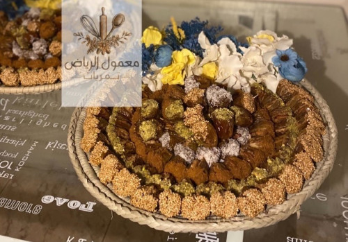 سلة خزف معبئة كيلو وربع تمر محشي