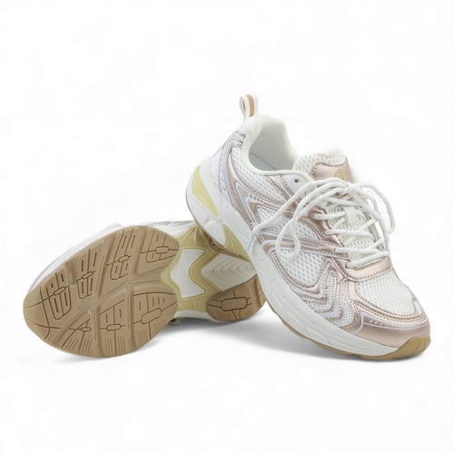 حذاء رياضي نسائي من باتونيا - ذهبي