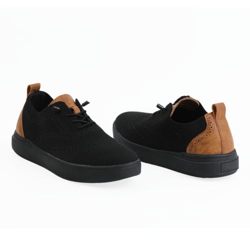 حذاء رياضي كاجوال من باتونيا - أسود