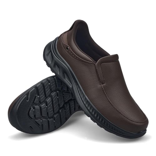 حذاء رجالي رياضي من باتونيا - بني