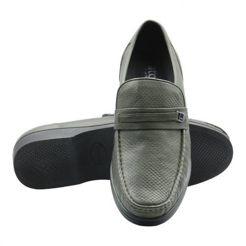 حذاء بتطريز أمامي بارز ورباط جلد طبيعي - أخضر