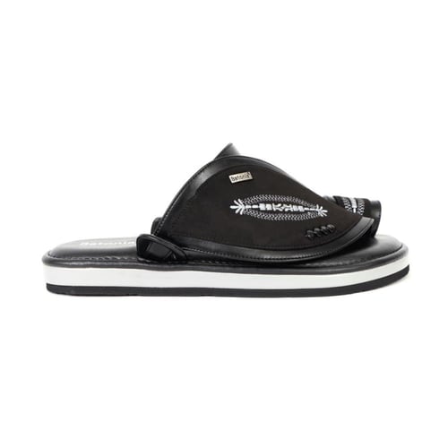 حذاء شرقي من باتونيا - اسود