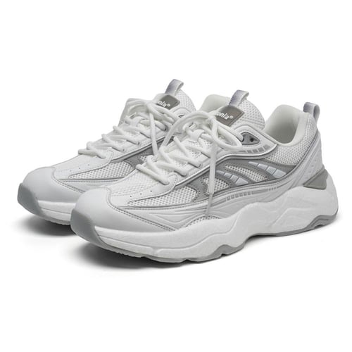 حذاء رياضي رجالي من باتونيا - أبيض