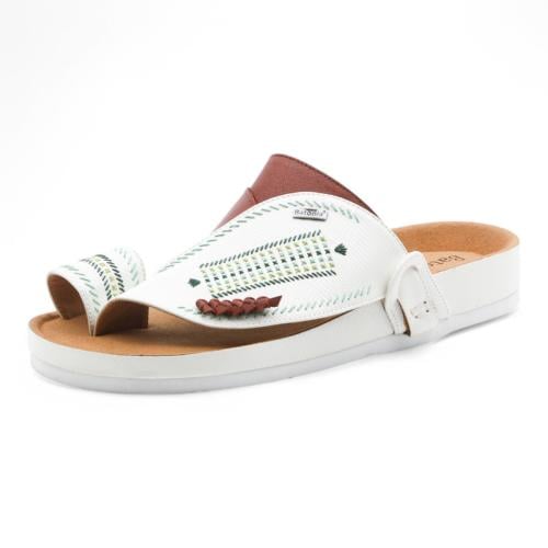 حذاء شرقي من باتونيا - أبيض