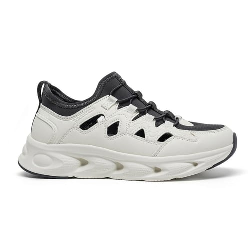 حذاء نسائي رياضي من باتونيا - أبيض و أسود