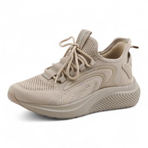 حذاء نسائي رياضي من باتونيا