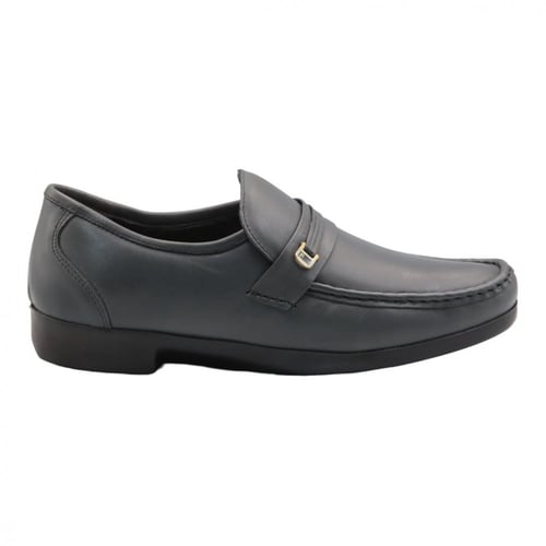 حذاء سادة مطرز بالخيط برباط وتوكة معدنية جلد طبيعي...