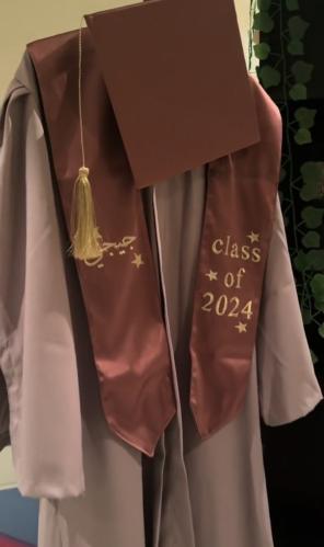 عبايه تخرج الرمادي