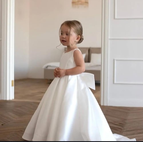 فساتين مناسبات مع ذيل