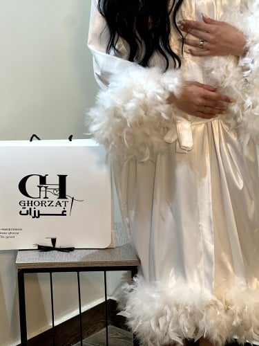 روب عروس اكمام ريش