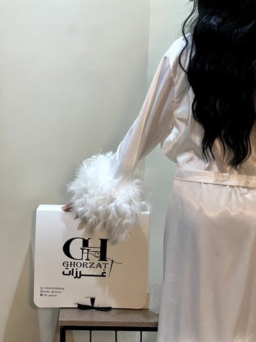 روب عروس اكمام ريش