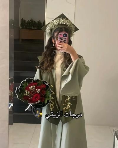 عبايات تخرج 2025