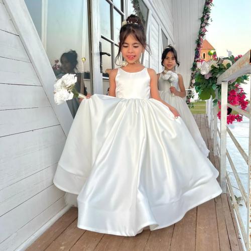 فستان مناسبات مع ذيل