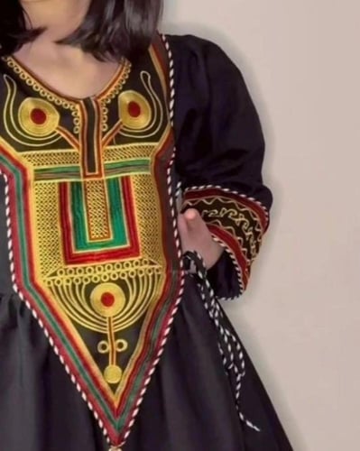 فستان التأسيس بنقشة السدو