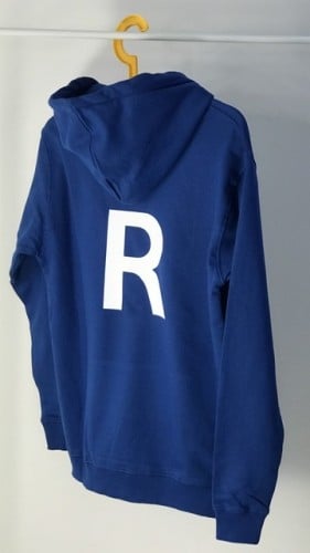 بلوفر الهلال مع طباعه حرف في الخلف