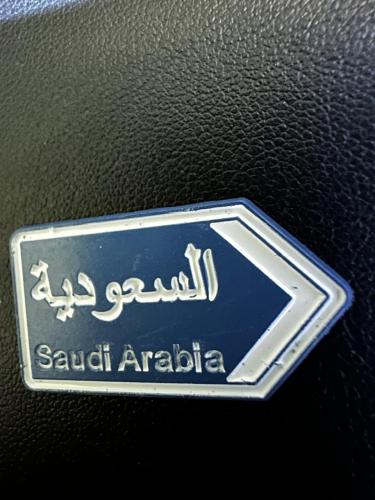 ملصق معدني لوحة السعودية