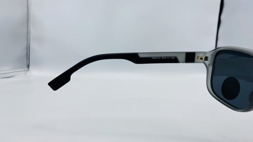 نظارة شمسية من البلاستيك اللون أسود رقم الموديل HB...