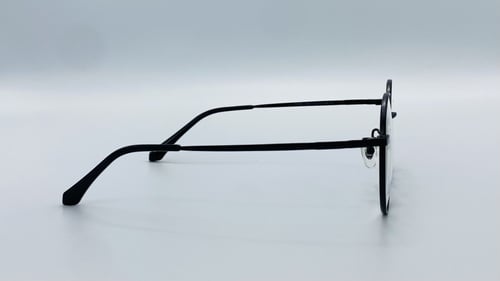 نظاره طبية دائرية من التيتانيوم اللون أسود رقم الم...