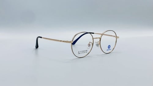 نظاره طبية دائرية من التيتانيوم اللون ذهبي أسود رق...