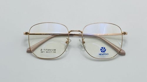 نظاره طبية هندسية من التيتانيوم اللون ذهبي رقم الم...