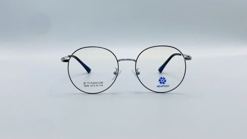 نظاره طبية دائرية من التيتانيوم اللون فضي أسود رقم...