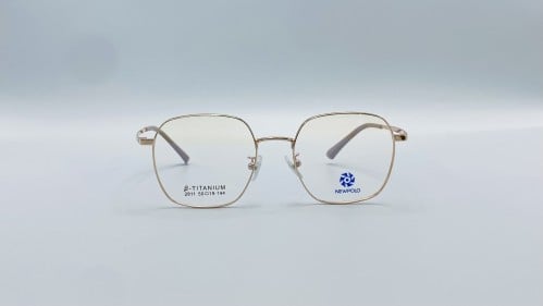 نظاره طبية هندسية من التيتانيوم اللون ذهبي رقم الم...