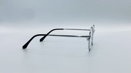 نظاره طبية دائرية من التيتانيوم اللون فضي رقم المو...