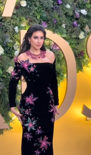 فستان سهرة مخمل