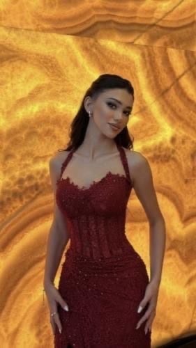 فستان سهرة أكثر من لون