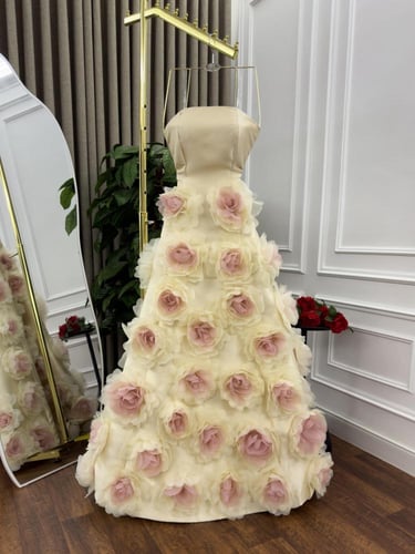 فستان سهرة ثلاثة ألوان