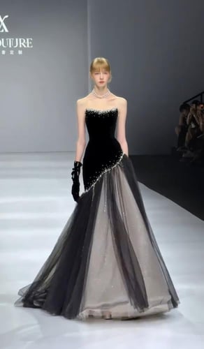 فستان سهرة ثلاثة ألوان