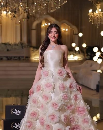 فستان سهرة ثلاثة ألوان