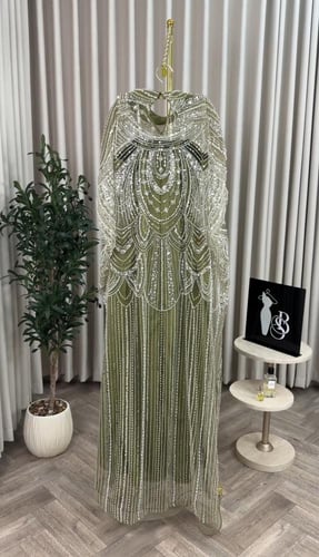 فستان سهرة ثلاثة ألوان