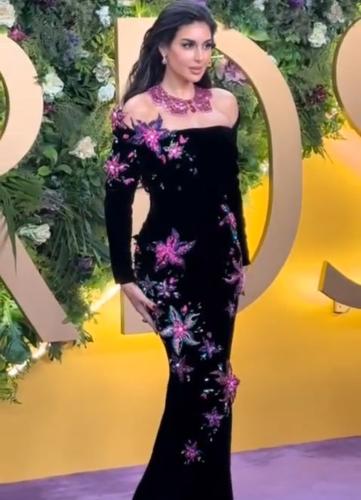 فستان سهرة مخمل