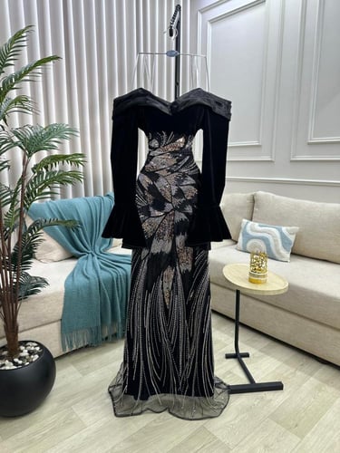 فستان سهرة مخمل