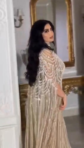 فستان سهرة ثلاثة ألوان