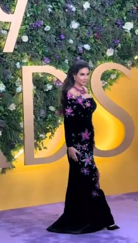 فستان سهرة مخمل