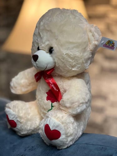 دبٌّ أنيقٌ مع وردةٍ وربطة عنق! بحجم 40 سم