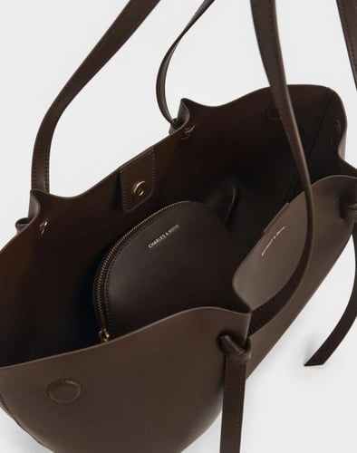 شنطة charles & keith لون اسبرسو المقاس العادي L