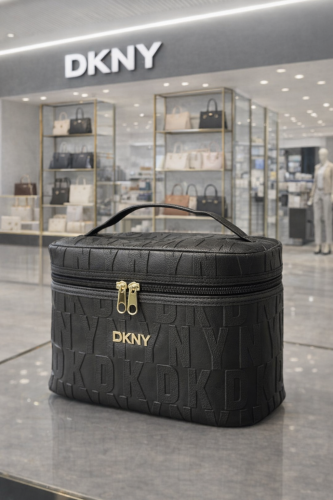 شنطة ميك أب أو عطور dkny
