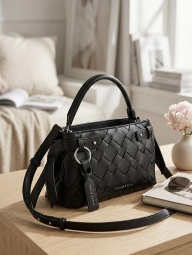 شنطة charles & keith